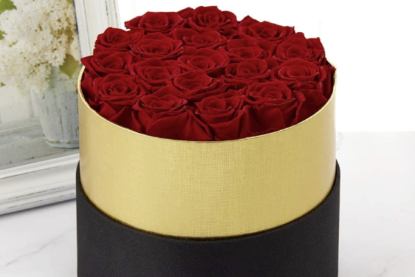 Image of preserved roses that last an entire year as a Valentines gift for her